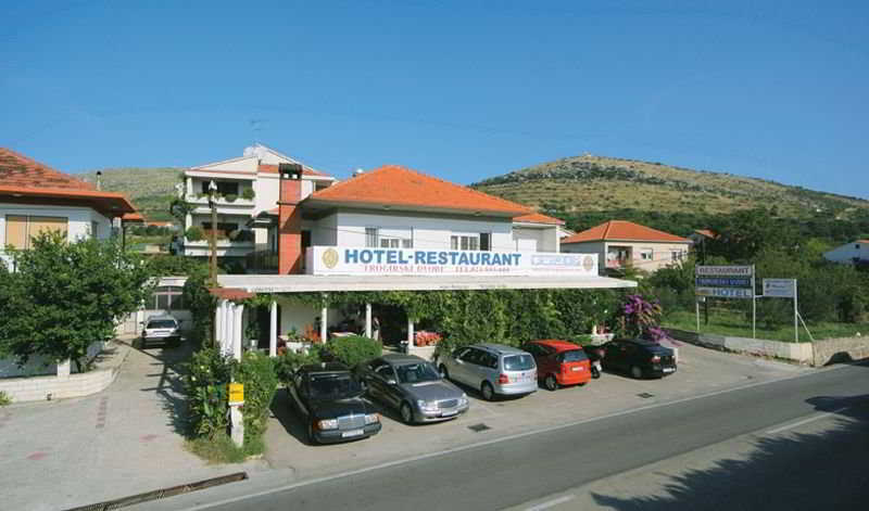 Trogirski Dvori 3*